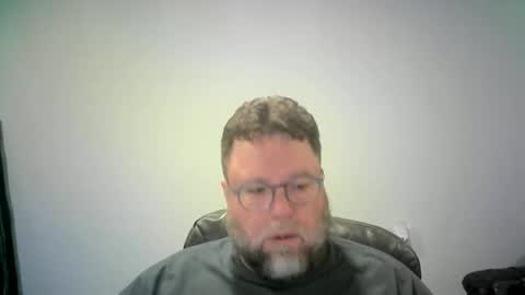 Snapshot of mister_happy567 chatting on November 17, 2025, 5:57 am Mr. Happy online show from November 17, 2025, 5:57 am