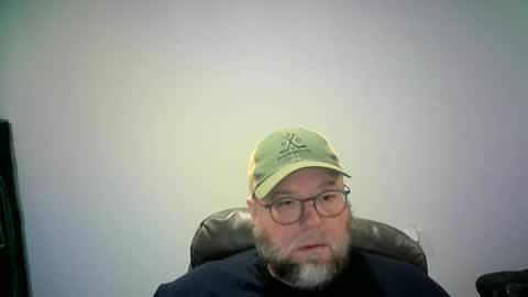 Snapshot of mister_happy567 chatting on November 18, 2025, 6:18 am Mr. Happy online show from November 18, 2025, 6:18 am