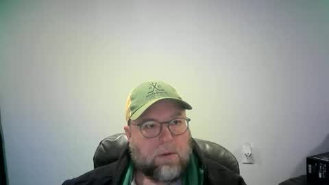 Snapshot of mister_happy567 chatting on November 19, 2025, 6:35 am Mr. Happy online show from November 19, 2025, 6:35 am