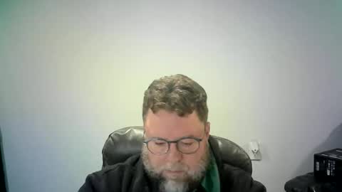 Snapshot of mister_happy567 chatting on November 22, 2025, 7:18 am Mr. Happy online show from November 22, 2025, 7:18 am