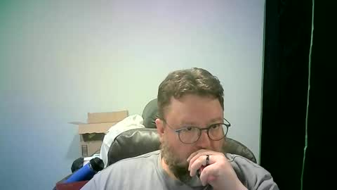 Snapshot of mister_happy567 chatting on December 2, 2025, 7:14 am Mr. Happy online show from December 2, 2025, 7:14 am