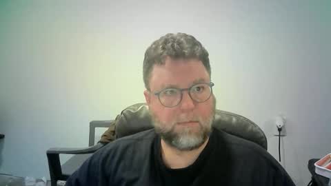 Snapshot of mister_happy567 chatting on January 9, 2026, 6:27 am Mr. Happy online show from January 9, 2026, 6:27 am