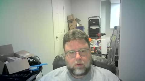 Snapshot of mister_happy567 chatting on January 18, 2026, 5:55 am Mr. Happy online show from January 18, 2026, 5:55 am