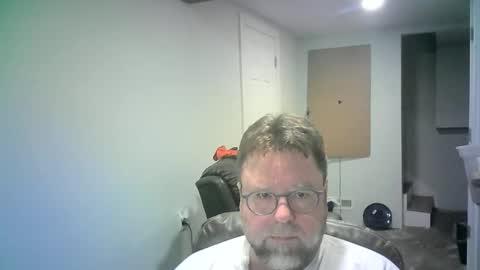 Snapshot of mister_happy567 chatting on February 18, 2026, 6:09 am Mr. Happy online show from February 18, 2026, 6:09 am