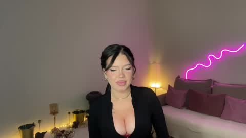 Mia online show from May 16, 2026, 8:07 pm