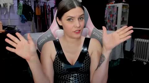 Dirty Priest and Ivi online show from February 14, 2025, 7:02 pm