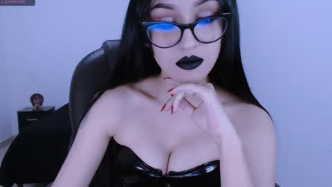 Snapshot of mistress_zafirah chatting on March 14, 2026, 1:01 am Mistress online show from March 14, 2026, 1:01 am