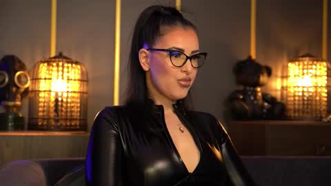 Snapshot of mistresskellykent chatting on February 6, 2026, 11:30 pm Mistress Kelly online show from February 6, 2026, 11:30 pm