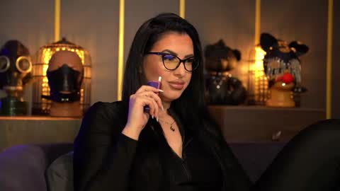 Snapshot of mistresskellykent chatting on February 13, 2026, 11:56 pm Mistress Kelly online show from February 13, 2026, 11:56 pm