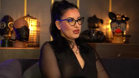 Snapshot of mistresskellykent chatting on February 17, 2026, 12:29 am Mistress Kelly online show from February 17, 2026, 12:29 am