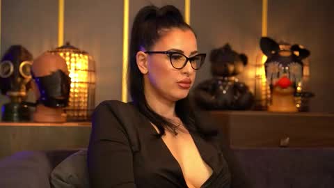 Snapshot of mistresskellykent chatting on February 19, 2026, 11:56 pm Mistress Kelly online show from February 19, 2026, 11:56 pm