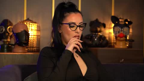 Snapshot of mistresskellykent chatting on February 20, 2026, 11:38 pm Mistress Kelly online show from February 20, 2026, 11:38 pm