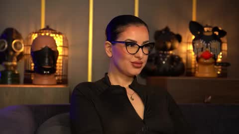 Snapshot of mistresskellykent chatting on February 27, 2026, 12:21 am Mistress Kelly online show from February 27, 2026, 12:21 am