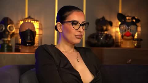 Snapshot of mistresskellykent chatting on February 27, 2026, 11:16 pm Mistress Kelly online show from February 27, 2026, 11:16 pm