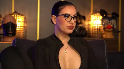 Snapshot of mistresskellykent chatting on March 2, 2026, 12:46 am Mistress Kelly online show from March 2, 2026, 12:46 am