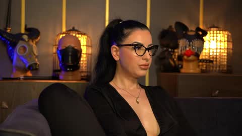 Mistress Kelly online show from May 17, 2026, 9:33 pm