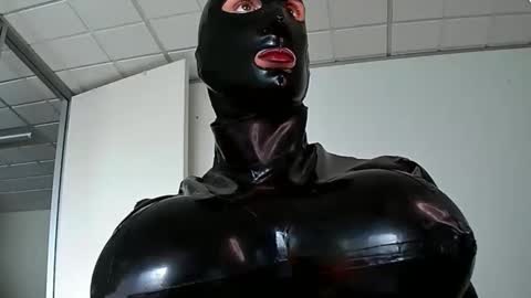 Snapshot of mistresslatexxx chatting on January 20, 2025, 10:51 am Bianca online show from January 20, 2025, 10:51 am