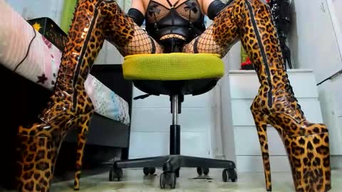 Snapshot of mistresstiffany69 chatting on November 15, 2025, 11:32 pm Tiffany online show from November 15, 2025, 11:32 pm