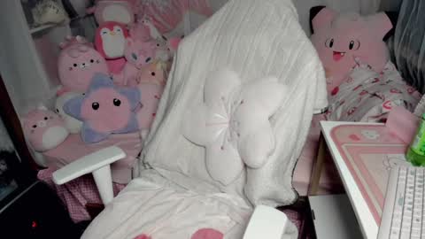 Snapshot of mistymystic chatting on December 13, 2024, 1:04 am Misty online show from December 13, 2024, 1:04 am