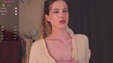 Snapshot of mita_mp4 chatting on January 22, 2025, 10:29 am Mita online show from January 22, 2025, 10:29 am