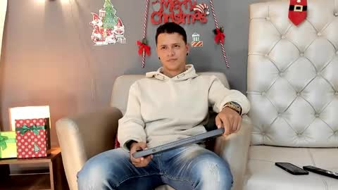 Snapshot of mitchellburns chatting on December 15, 2024, 12:07 am mitchell online show from December 15, 2024, 12:07 am