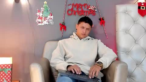 Snapshot of mitchellburns chatting on December 15, 2024, 4:18 am mitchell online show from December 15, 2024, 4:18 am