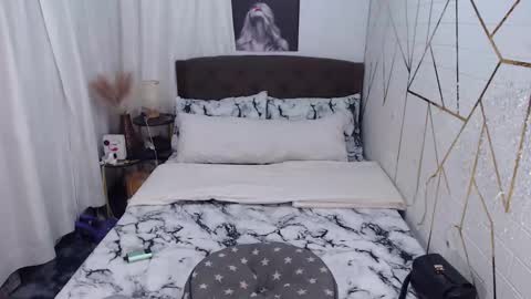 Snapshot of mitzihakku chatting on October 20, 2025, 10:16 am Nicahontas online show from October 20, 2025, 10:16 am