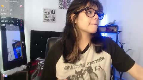 Snapshot of mixie_cute chatting on November 4, 2025, 1:32 pm mixie_cute online show from November 4, 2025, 1:32 pm