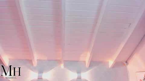 mizzhell_ online show from April 20, 2026, 6:38 am