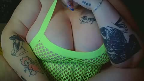 mkittenx online show from April 16, 2026, 9:39 pm