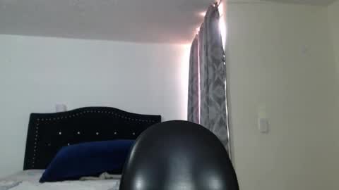 mmm_maryana1 online show from April 22, 2026, 6:42 pm