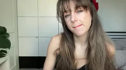 mmminnie online show from February 19, 2025, 8:55 am