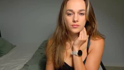 mmminnie online show from November 3, 2025, 5:47 pm