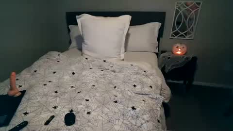 Snapshot of mmmmmwah chatting on October 12, 2025, 8:35 am Angel online show from October 12, 2025, 8:35 am