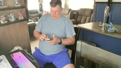 Snapshot of mmmthatsfunnn chatting on March 18, 2026, 6:22 pm mmmthatsfunnn online show from March 18, 2026, 6:22 pm