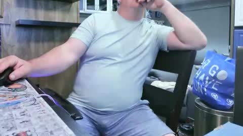 Snapshot of mmmthatsfunnn chatting on May 14, 2026, 3:24 am mmmthatsfunnn online show from May 14, 2026, 3:24 am