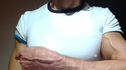 Snapshot of mmuscularman chatting on September 24, 2025, 7:01 am mmuscularman online show from September 24, 2025, 7:01 am