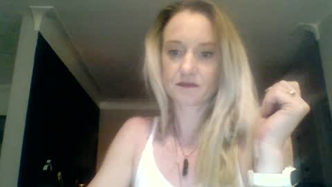 Snapshot of mockingbirds91 chatting on June 17, 2026, 1:30 am mockingbirds91 online show from June 17, 2026, 1:30 am