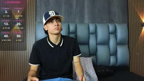 mohamed_malik online show from June 3, 2026, 2:33 pm