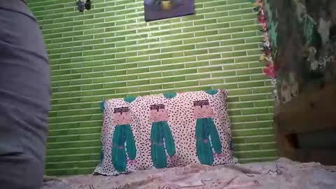 Snapshot of mohawkred chatting on September 9, 2025, 4:01 am MohawkRed online show from September 9, 2025, 4:01 am