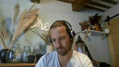 Julien online show from September 17, 2025, 3:57 pm