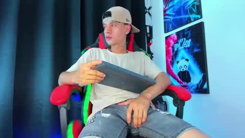 moises_23cm online show from January 12, 2025, 4:50 pm