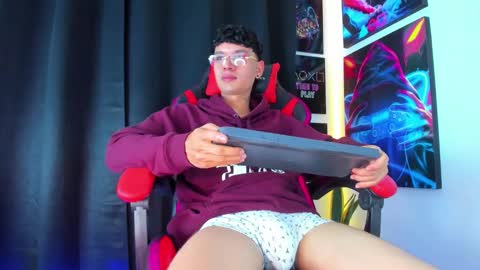 moises_23cm online show from February 4, 2025, 5:53 am