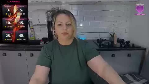 Snapshot of mojjo_erika chatting on April 22, 2026, 5:43 am erika online show from April 22, 2026, 5:43 am