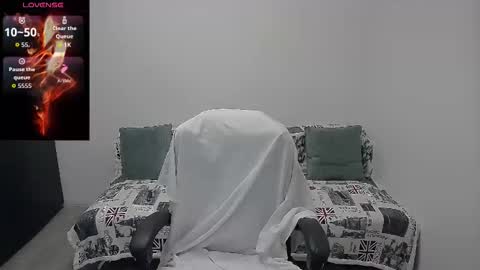 Snapshot of mojjo_erika chatting on May 2, 2026, 9:03 am erika online show from May 2, 2026, 9:03 am