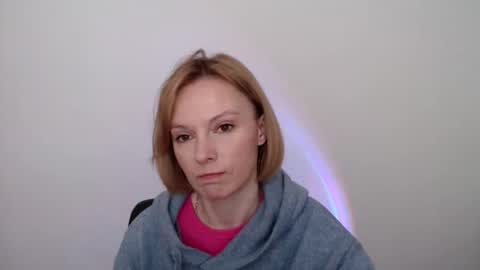 mollilove online show from May 13, 2026, 7:28 am