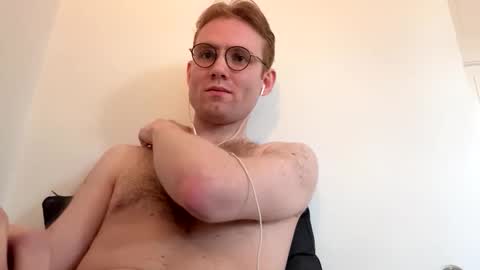 molliter online show from November 4, 2025, 1:43 pm