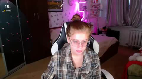 Molly Prvt is open online show from April 29, 2026, 11:47 am