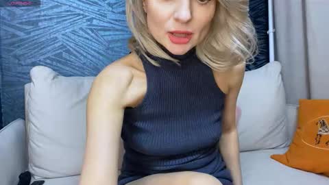 Snapshot of molly_beauti chatting on February 14, 2026, 1:41 pm Molly online show from February 14, 2026, 1:41 pm