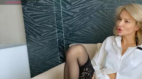 Snapshot of molly_beauti chatting on February 28, 2026, 4:57 am Molly online show from February 28, 2026, 4:57 am